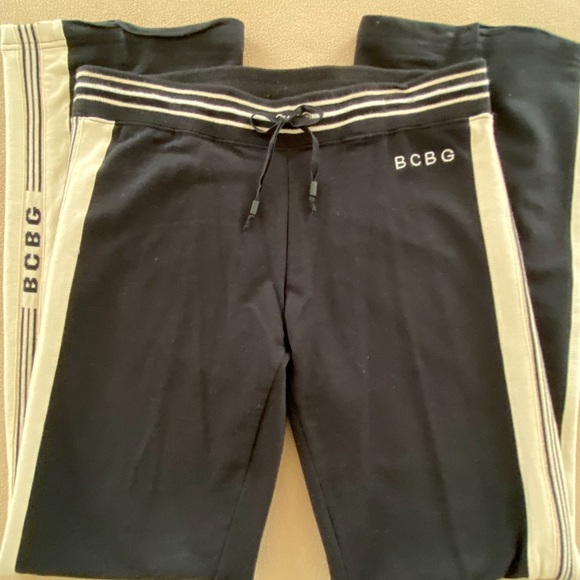 BCBG. CLASSY SPORTY JUMPSUIT - Picture 6 of 7